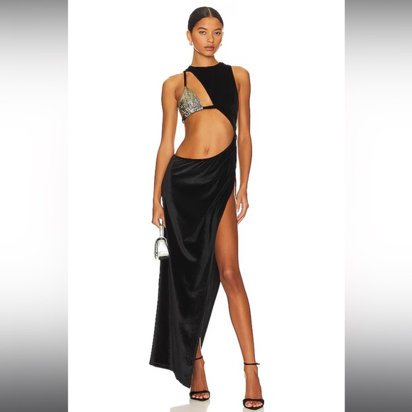 amor mia Dresses & Skirts - Kate Velvet Dress in Black
AMOR MIA SIZE M NEVER WORN